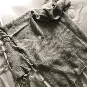 Bass & Co knit poncho (grey)